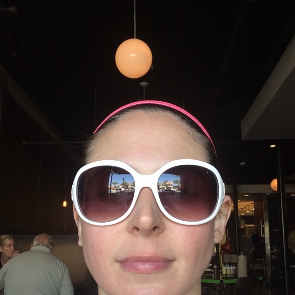 Meet your Posher, Becca - Picture 1 of 6